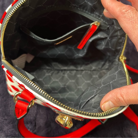 KISS ME BAG PURSE & MATCHING HIGH HEEL, ALDO! LIKE NEW! Crossover, or top handle